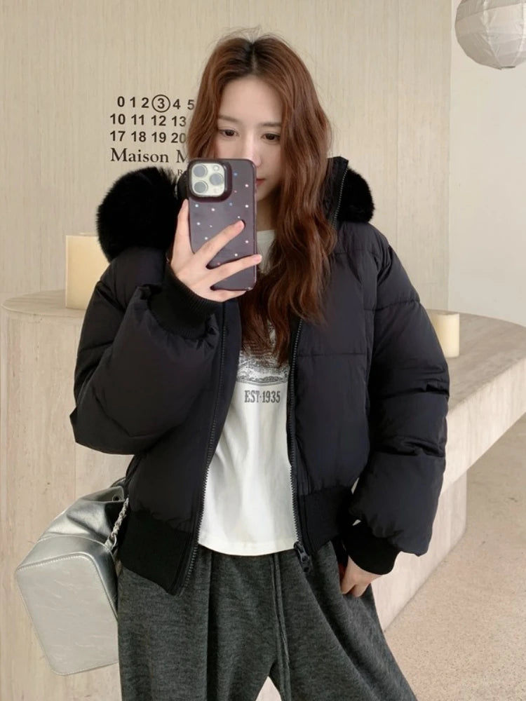 Doudoune Courte Femme Hiver 2025 à Capuche Fourrée