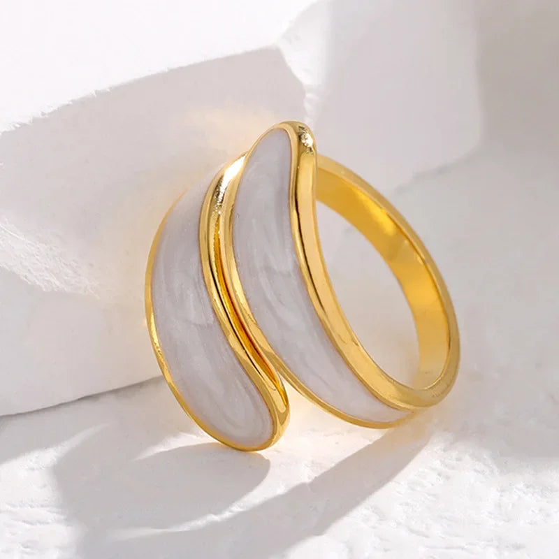 Black and White Ring Open for Women
