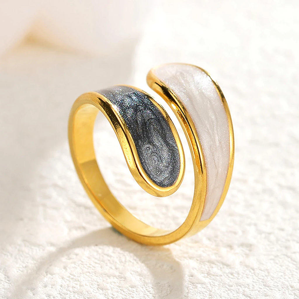 Black and White Ring Open for Women