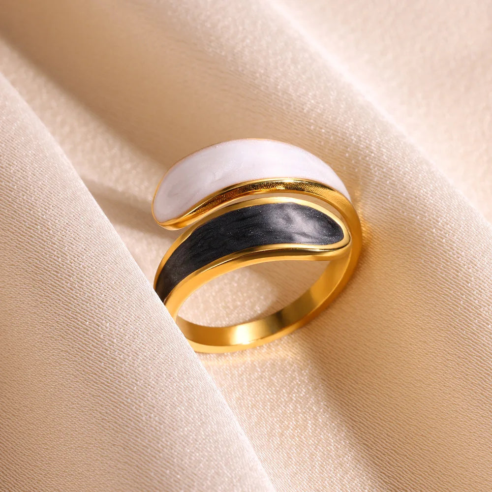 Black and White Ring Open for Women
